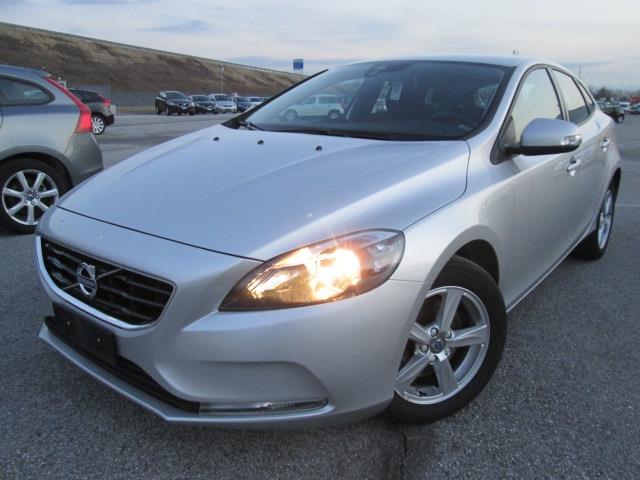 Left hand drive VOLVO V40 D2 Business