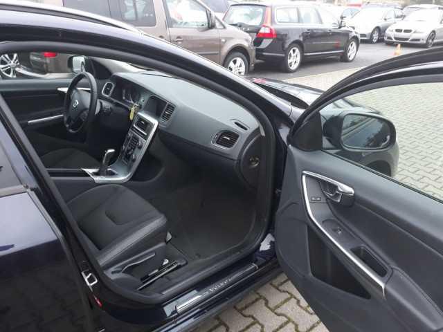 Left hand drive car VOLVO V60 (01/03/2017) - 