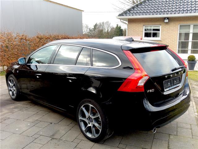 Left hand drive car VOLVO V60 (01/01/2016) - 