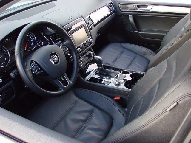 left hand drive VOLKSWAGEN TOUAREG (01/07/2015) -  