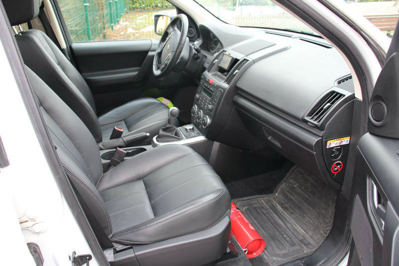 Left hand drive car LANDROVER FREELANDER (01/10/2011) - 