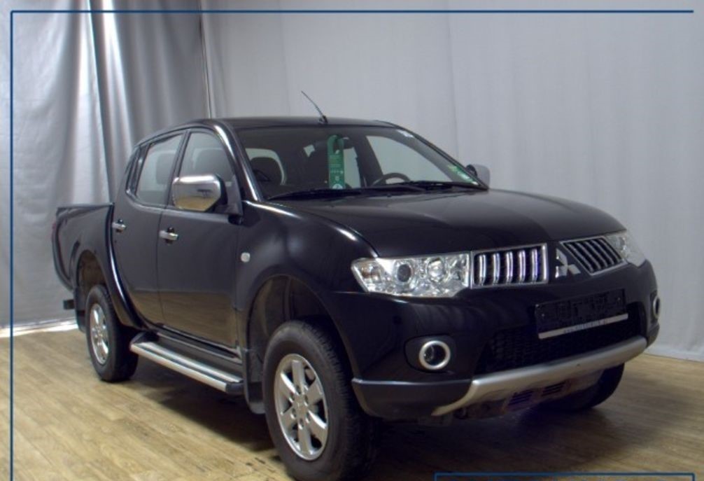 Left hand drive MITSUBISHI L200 4X4 DOKKA TDI