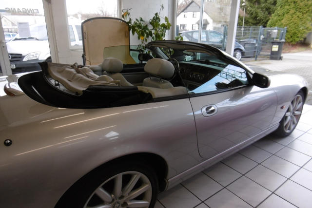 left hand drive JAGUAR XK8 (01/03/2005) -  