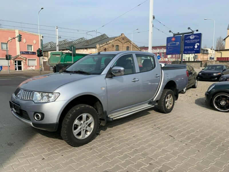 Left hand drive MITSUBISHI L200  Pick Up 4x4 Intense Double Cab 