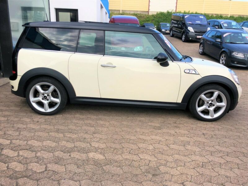 Left hand drive car MINI CLUBMAN (01/04/2009) - 