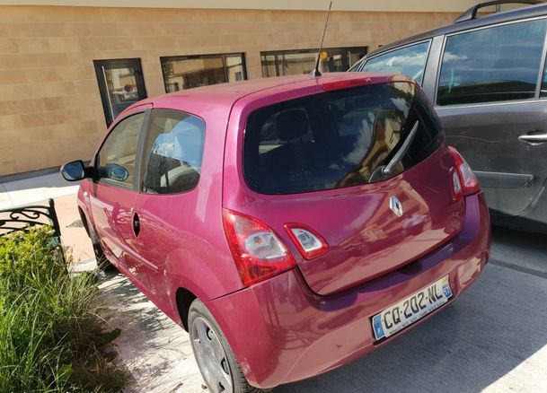 Left hand drive car RENAULT TWINGO (01/04/2013) - 