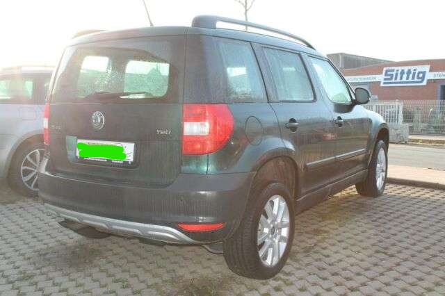 Left hand drive SKODA YETI 2.0 TDI 4X4 140 AMBITION