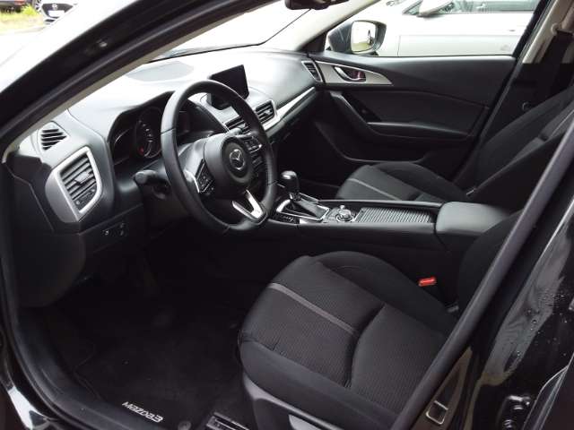 Left hand drive MAZDA 3  1.5 SKYACTIV-D Navi