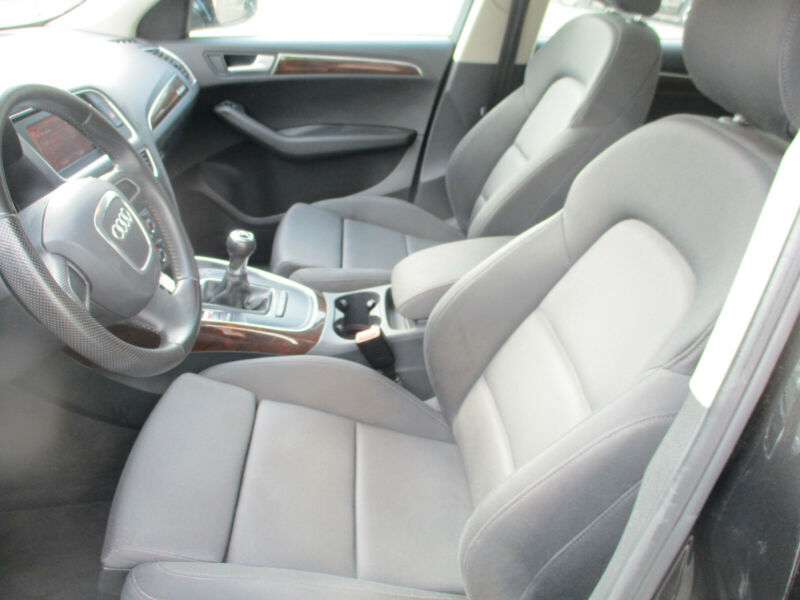 left hand drive AUDI Q5 (01/04/2011) -  