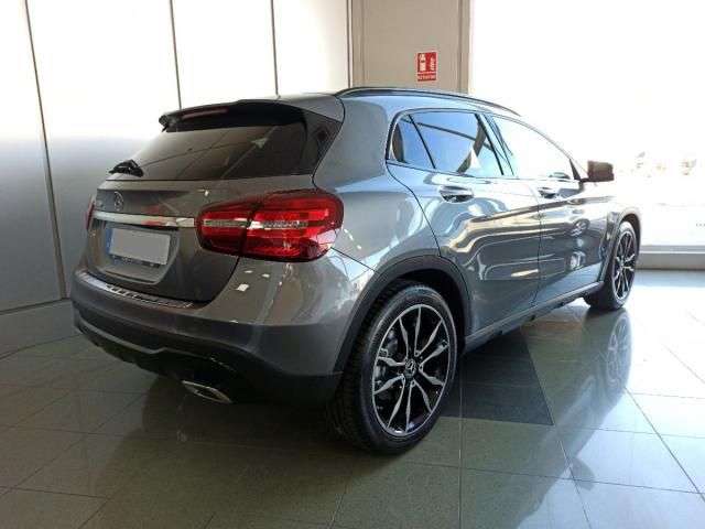 Left hand drive MERCEDES GLA 180 Business