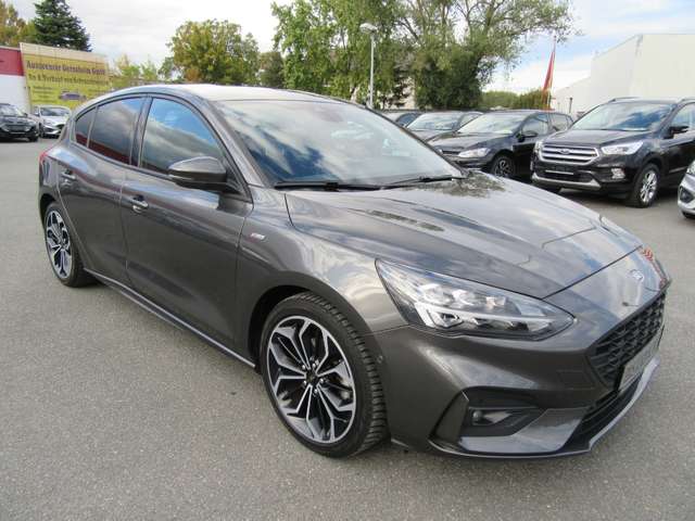 Left hand drive FORD FOCUS ST-Line Autom