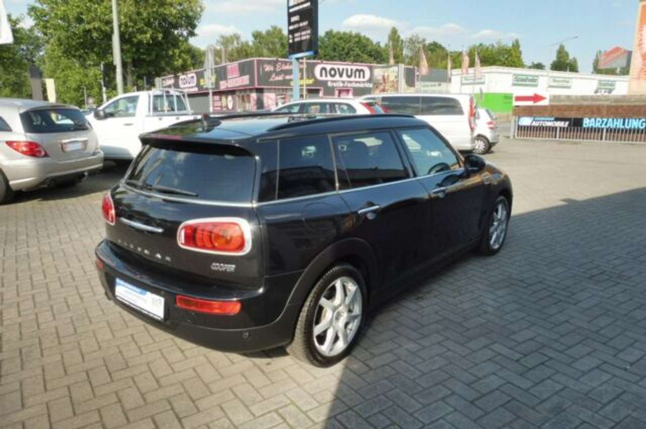 Left hand drive car MINI CLUBMAN (01/04/2017) - 