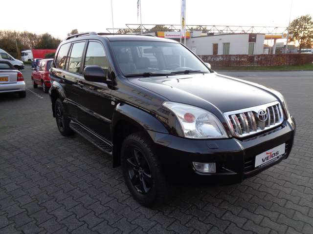 Left hand drive TOYOTA LANDCRUISER 3.0 D-4D Executive 7 seats