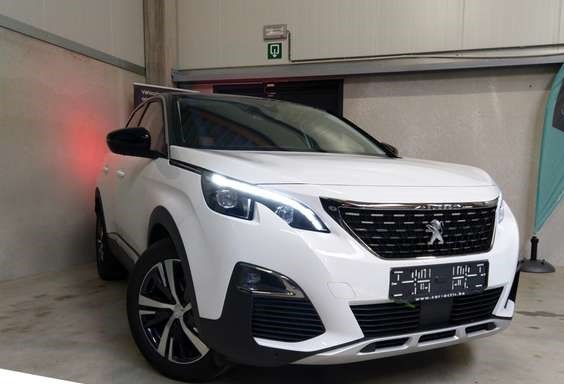 Left hand drive PEUGEOT 3008 1.2PureTech Allure