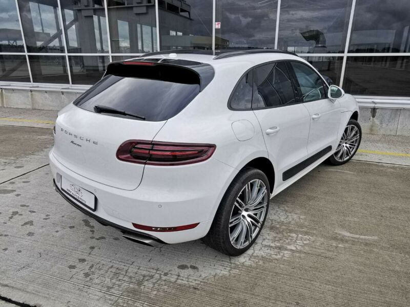 Left hand drive car PORSCHE MACAN (01/10/2018) - 