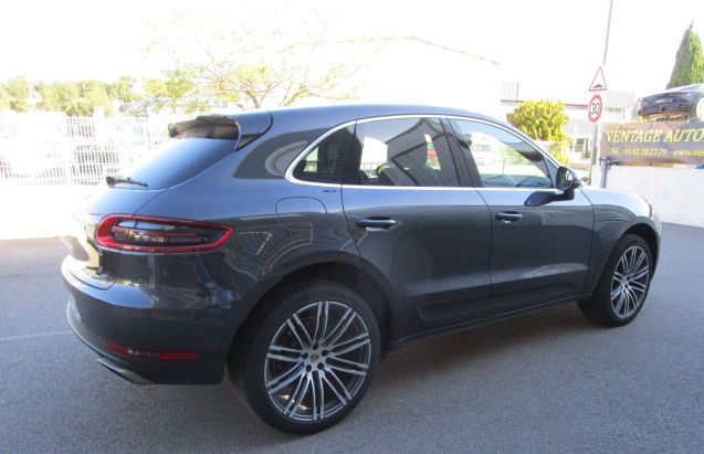 Left hand drive PORSCHE MACAN 2.5 S PDK