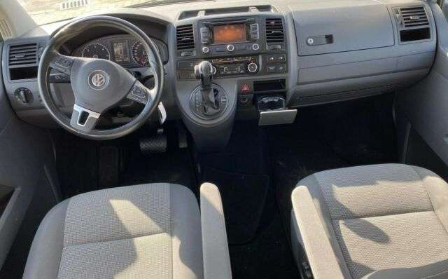 Left hand drive car VOLKSWAGEN CARAVELLE (01/04/2011) - 