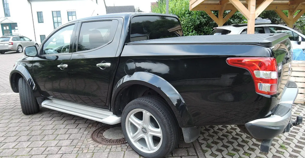 Left hand drive MITSUBISHI L200 4x4 Autm. Double Cab Diamant Edition+