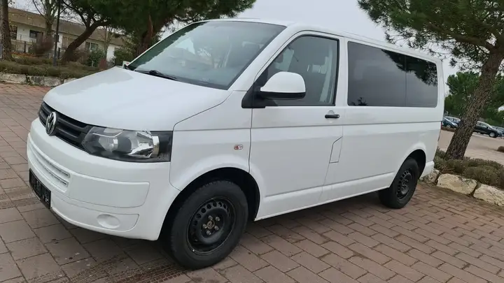 Left hand drive VOLKSWAGEN TRANSPORTER T5 9 SEATER 2.0 TDI