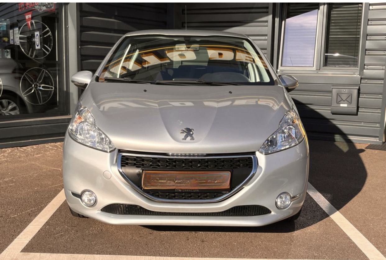 lhd PEUGEOT 208 (01/04/2014) - 