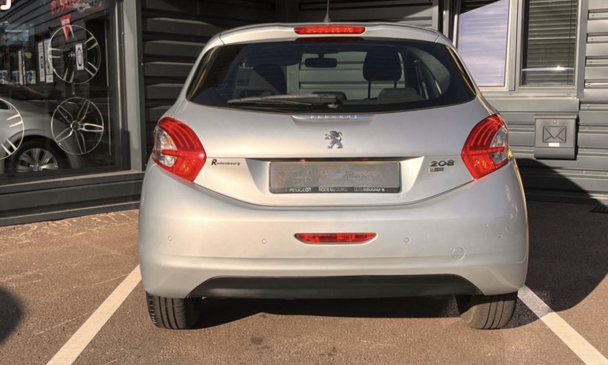 PEUGEOT 208 (01/04/2014) - 