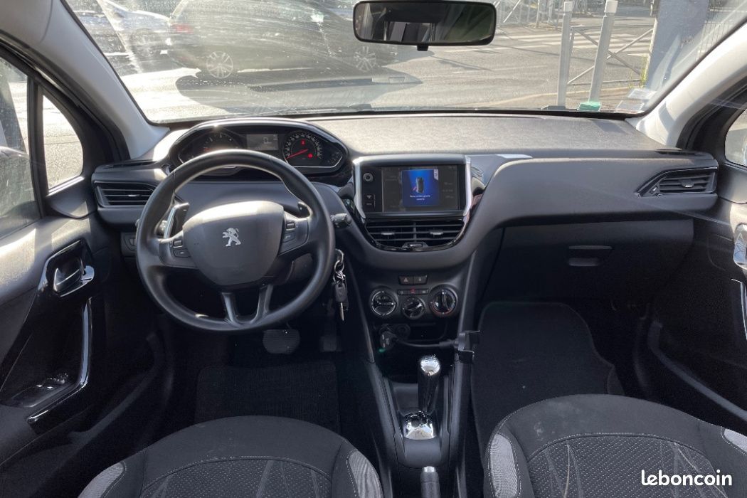 left hand drive PEUGEOT 208 (01/04/2014) -  