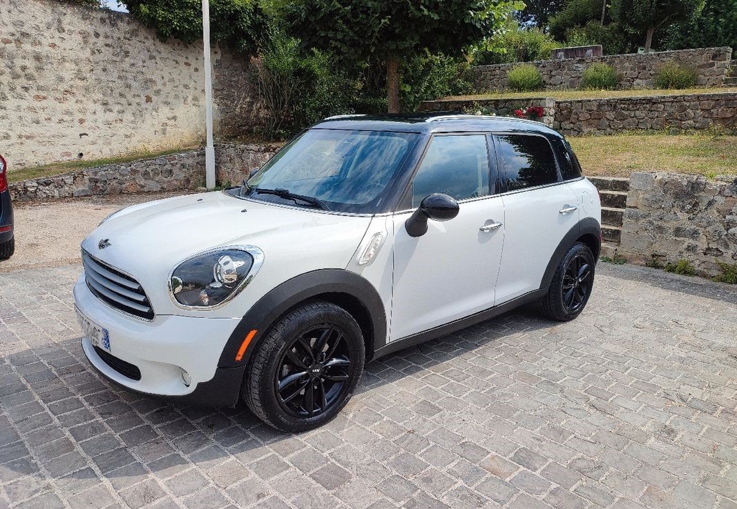 Left hand drive car MINI COUNTRYMAN (01/04/2012) - 