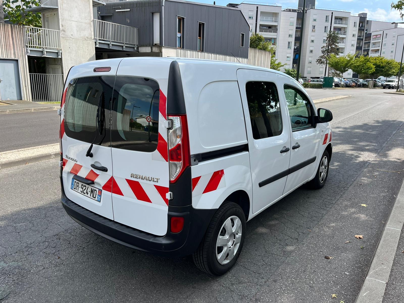 Left hand drive car RENAULT KANGOO (01/04/2015) - 