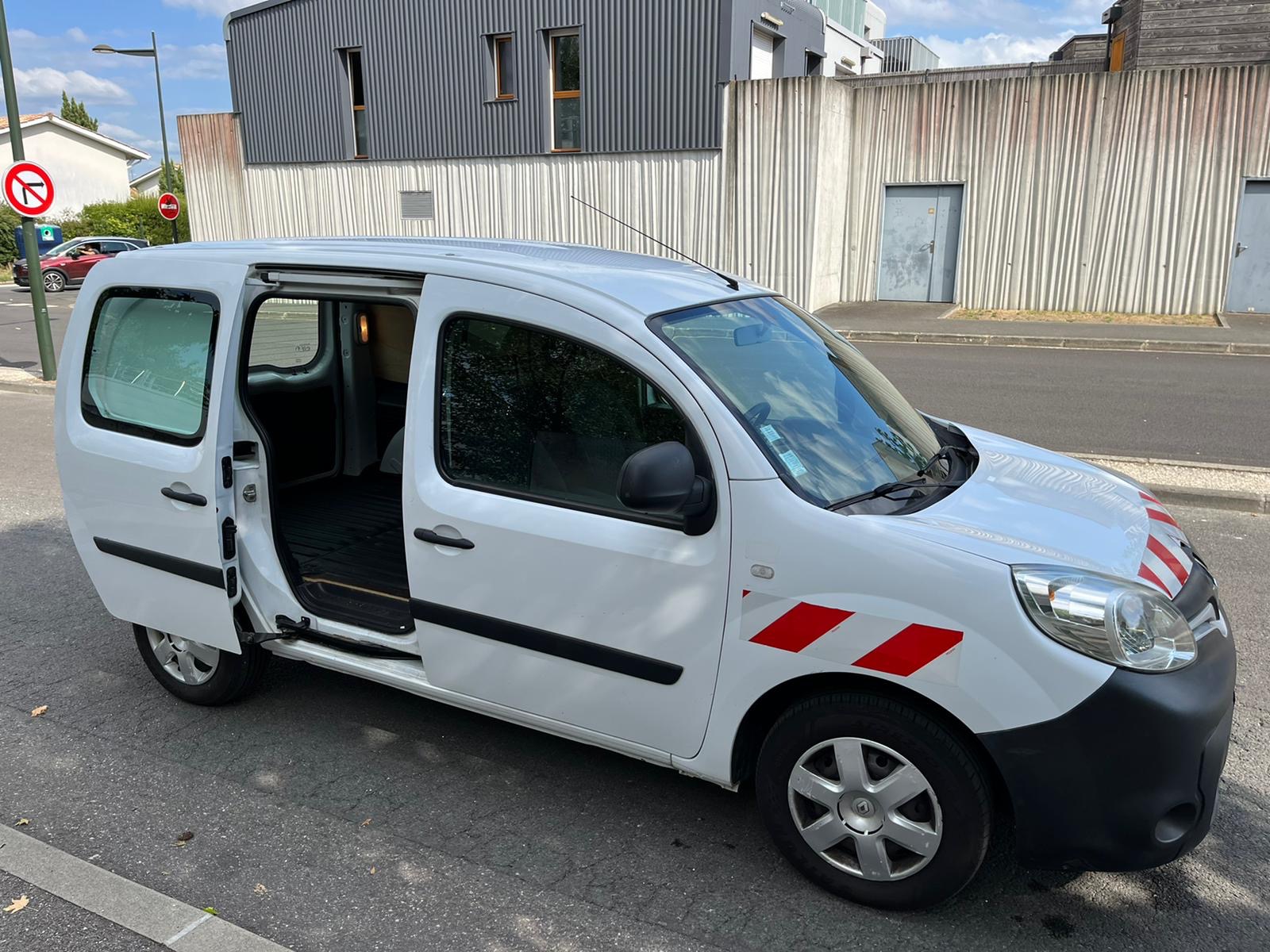 left hand drive RENAULT KANGOO (01/04/2015) -  