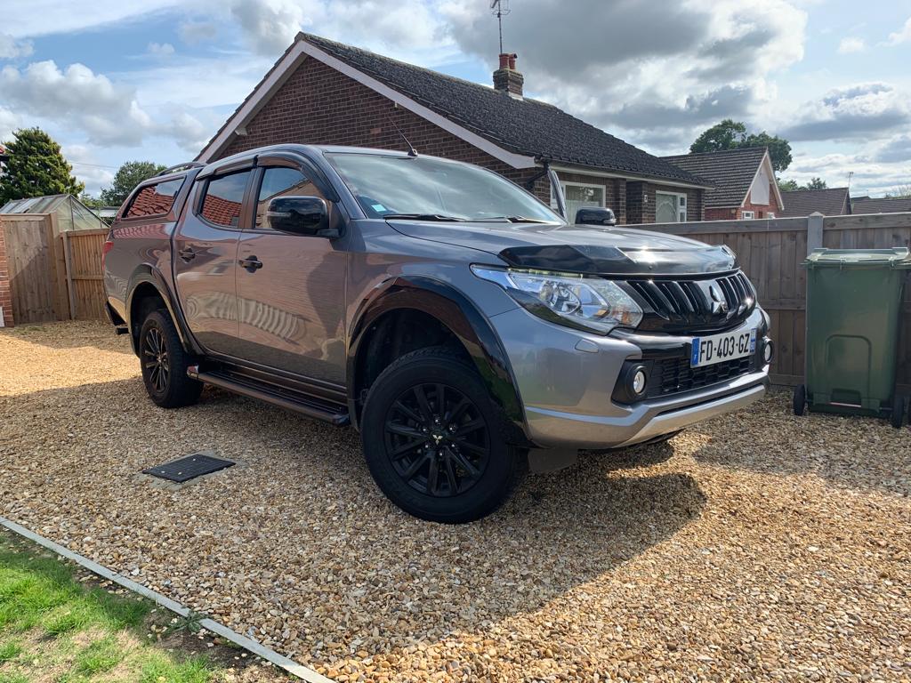 Left hand drive MITSUBISHI L200 2.4 di-D Double cab Black Collection French reg