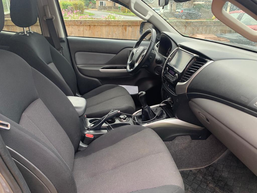 left hand drive MITSUBISHI L200 (23/11/2018) -  