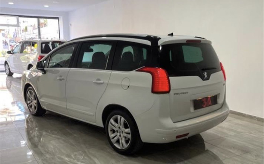 PEUGEOT 5008 (01/04/2012) - 