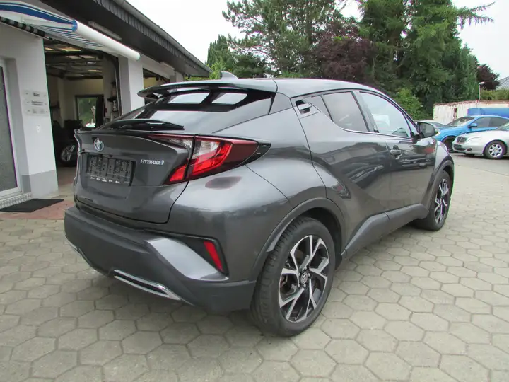 Left hand drive TOYOTA C-HR Hybrid Team D (X10)