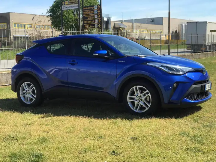 Left hand drive TOYOTA C-HR 1.8H Business