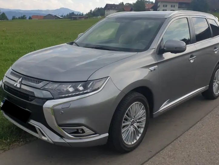 Left hand drive MITSUBISHI OUTLANDER 2.4 4WD Plug-In Hybrid Spirit+