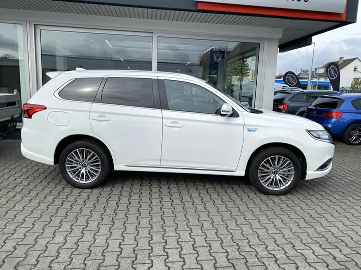 Left hand drive MITSUBISHI OUTLANDER PHEV 4WD