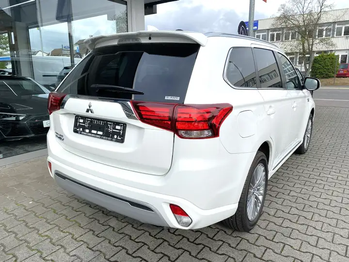 MITSUBISHI OUTLANDER (01/01/2021) - 