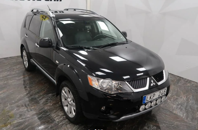 Left hand drive MITSUBISHI OUTLANDER 2.4 4WD CVT 7-seater 170hp