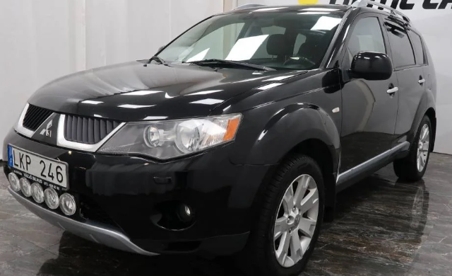 Left hand drive MITSUBISHI OUTLANDER 2.4 4WD CVT 7-seater 170hp