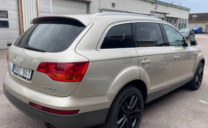 Left hand drive AUDI Q7 3.0 TDI quattro TipTronic Design 7-seater