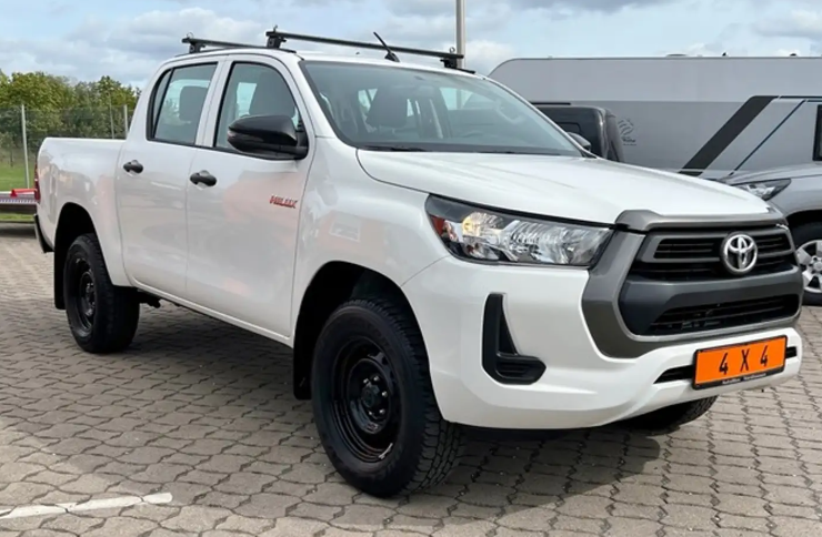 Left hand drive TOYOTA HILUX 2.4 D-4D Double Cab Duty 4x4 AHK SHZ Klima