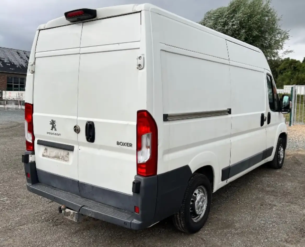 Left hand drive PEUGEOT BOXER 2.2 HDi L2H2 Pro