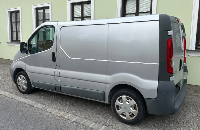 Left hand drive RENAULT TRAFIC L1H1 2,0 dCi