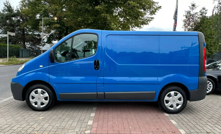 Left hand drive car RENAULT TRAFIC (01/10/2014) - 