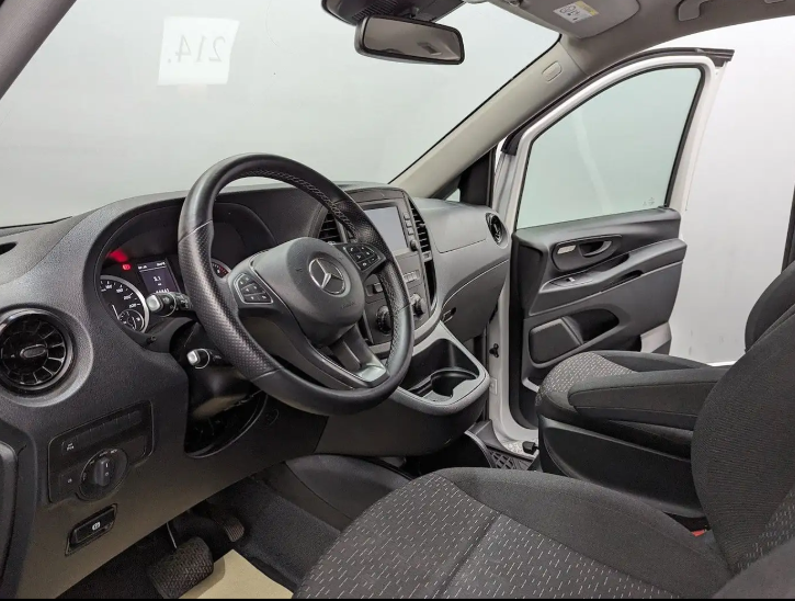 Left hand drive car MERCEDES VITO (01/02/2022) - 