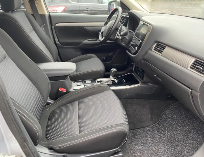 left hand drive MITSUBISHI OUTLANDER (01/10/2017) -  