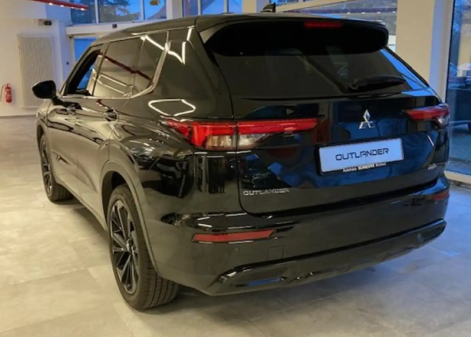 Left hand drive MITSUBISHI OUTLANDER 2.5 Black-Edition