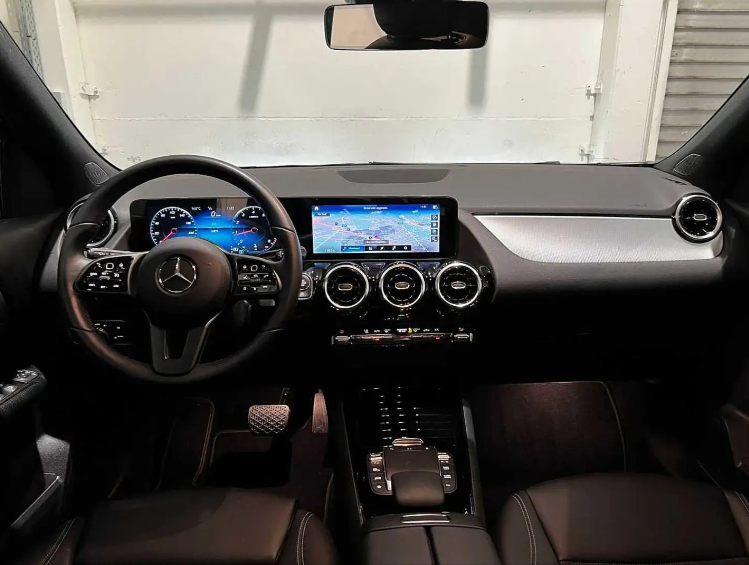 MERCEDES GLA (01/06/2022) - 