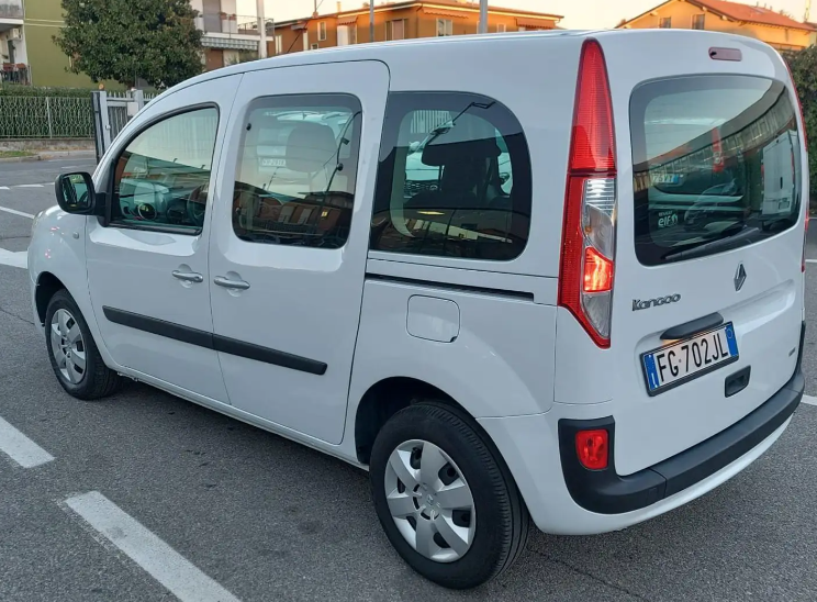 Left hand drive car RENAULT KANGOO (01/11/2016) - 