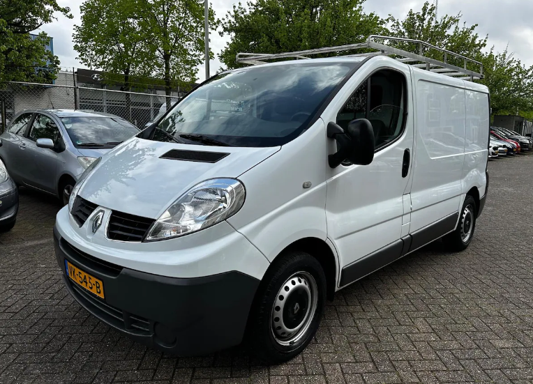 Left hand drive RENAULT TRAFIC 2.0 dCi T27 L1H1